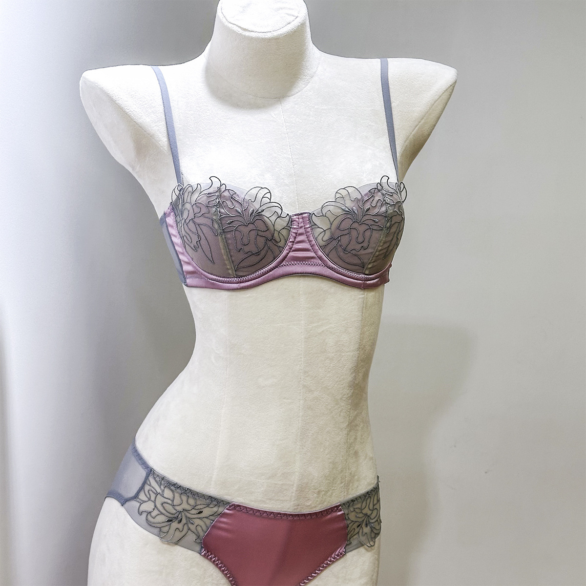 ชุดชั้นในลูกไม้ปักลายดอกไม้ใหม - Demi Bra Balconette บทวิจารณ์และราคา